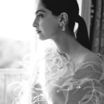Sonam Kapoor Instagram - Valentino! @maisonvalentino @pppiccioli what a beautiful show Pierpaolo , thank you for having me there.. 😍👏