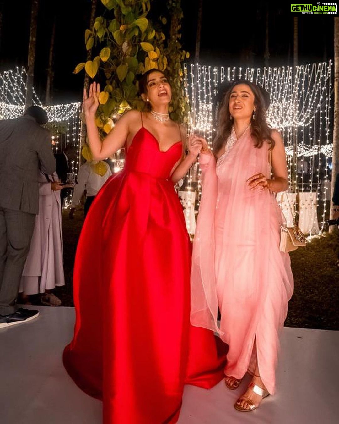 Sonam Kapoor Instagram - To my best friend in the world .. happy birthday @shehlak_ no one like you 👸 love you