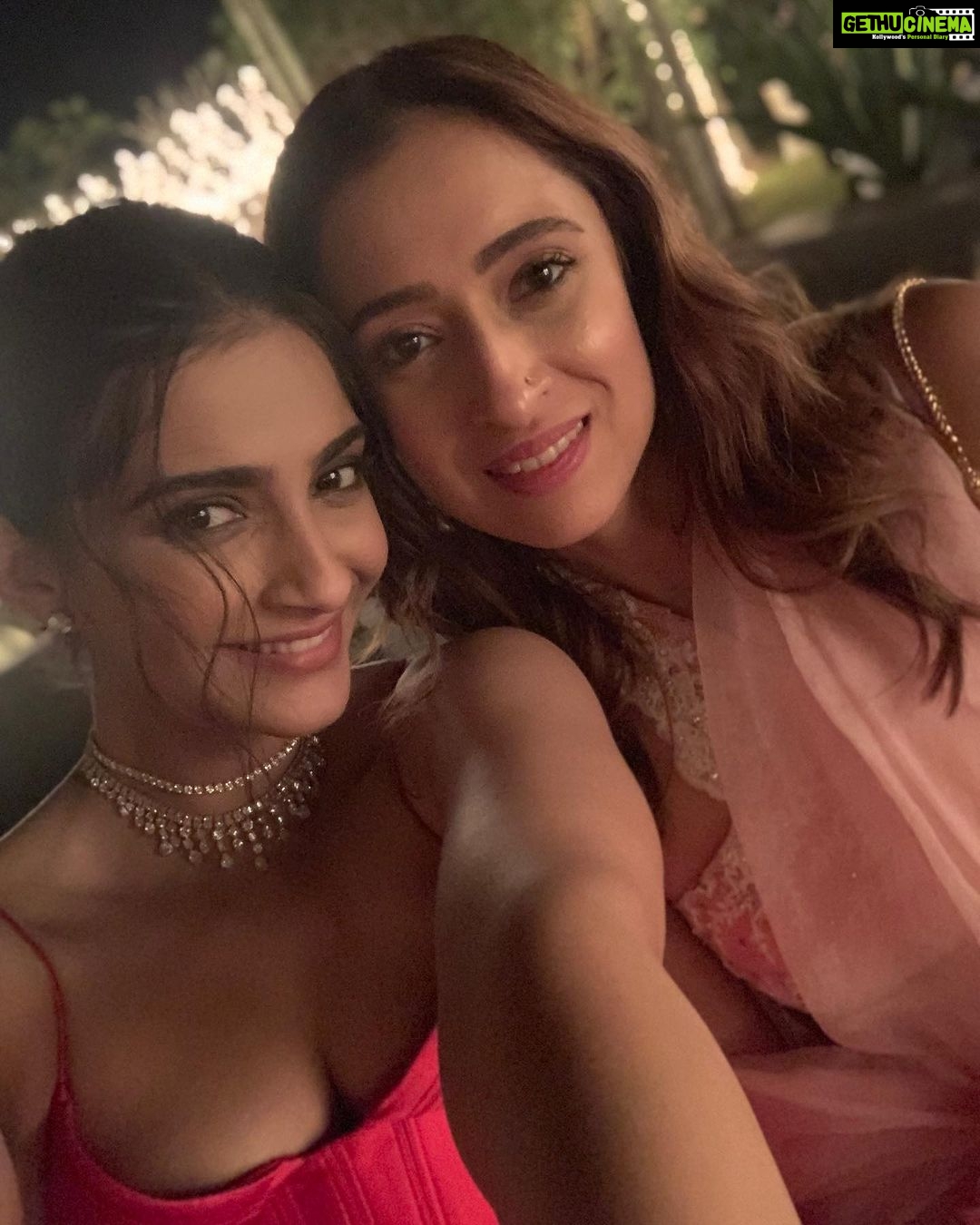 Sonam Kapoor Instagram - To my best friend in the world .. happy birthday @shehlak_ no one like you 👸 love you