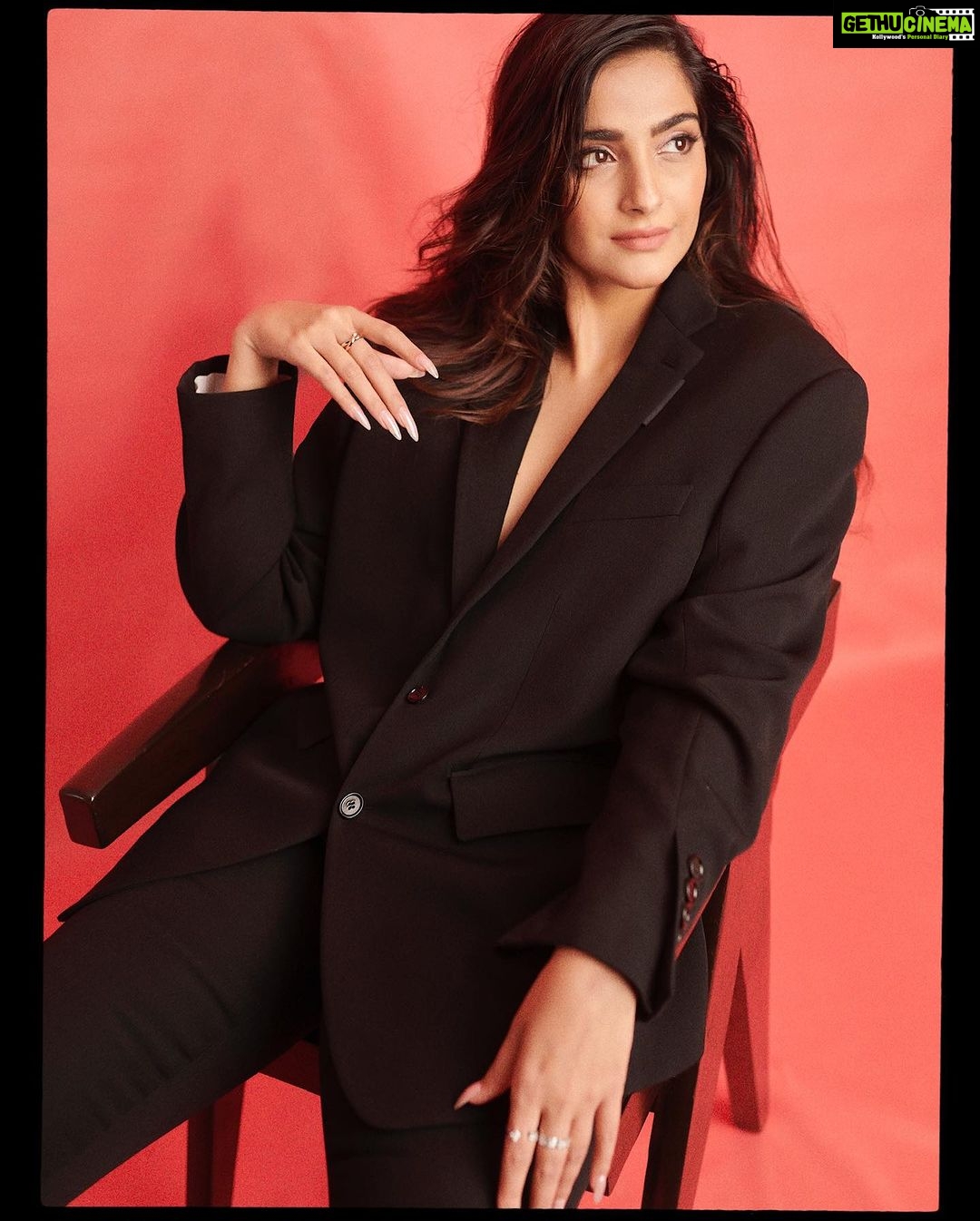 Sonam Kapoor Instagram - Being the brand ambassador for Word to Screen for @mumbaifilmfestival has always been an honour.. Word to Screen aspires to build an ecosystem that makes it easier for publishers to pitch and for filmmakers to choose the right stories for the screen. As actors, we are constantly looking for compelling, disruptive and engaging stories that touch the hearts of the people. By supporting a platform like Word to Screen, I am taking a step towards ensuring the industry benefits from this initiative and we tell a lot more meaningful stories to our audience. As a voracious reader, I understand the power of an incredible story and how a well-written book can form the backbone of a compelling film narrative. In the last few years, we have seen a steady growth in filmmakers adapting books into films and web series, but the larger problem of reaching the right authors and publishers as well as selecting that perfect story is a long and tedious process. I would urge publishers, writers, and creators to make the most of this platform… Suit : @burberry Shoes : @prada Jewels : @zoyajewels Hair and make up : @namratasoni Styling : @rheakapoor @abhilashatd Styling asst : @niyati.__ Managed by : @neeha7 Images : @amaker7 @thehouseofpixels Mumbai, Maharashtra