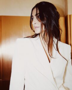 Sonam Kapoor Instagram - For B O S S in Milan
#BeYourOwnBOSS
@boss
