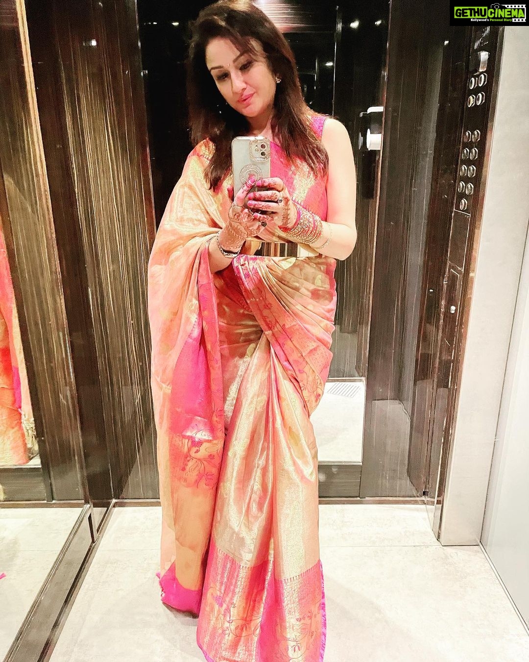 Sonia Agarwal Instagram - #soniaagarwal #sareelove #sa #sneh #brothersrokaceremony❤️
