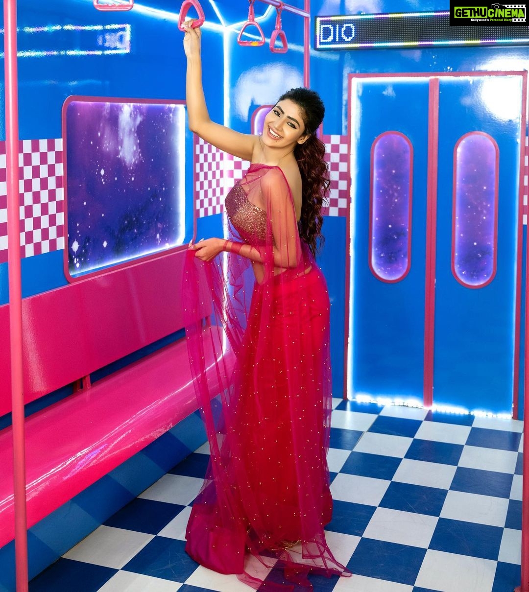 Soniya Bansal Instagram - how to see the precious things in life will never be happy.