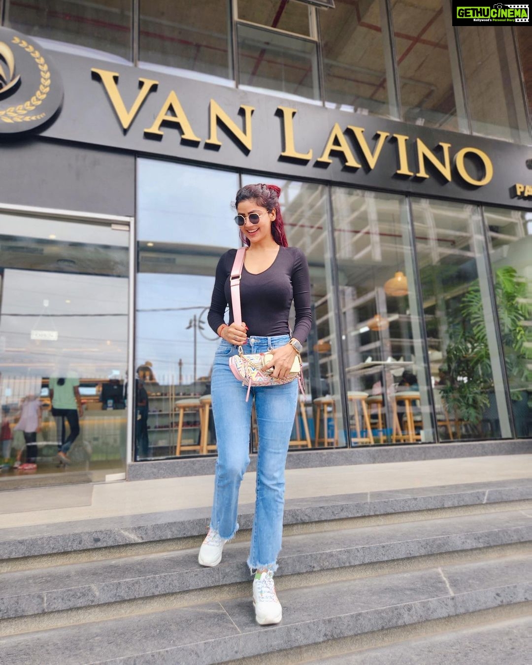 Soniya Bansal Instagram - I'm easy. Put me in an interesting location with good people and I'm there.