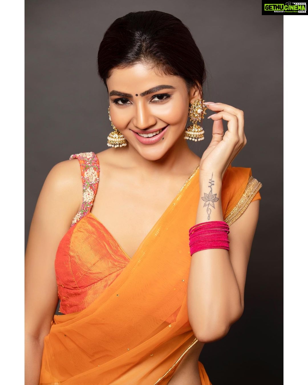 Soniya Bansal Instagram - Success is not final; failure is not fatal: It is the courage to continue that counts. Clicked by @media9manoj Videoa and PR by team @mysouthdiva