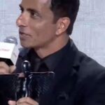 Sonu Sood Instagram - Most Stylish Humanitarianपुरस्काराने अभिनेता सोनू सुदचा #LokmatMostStylish सोहळ्यात सन्मान! @sonu_sood