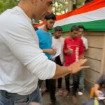 Sonu Sood Instagram - हर घर तिरंगा 🇮🇳 What better way to celebrate India’s Freedom with my family ❤️ #fateh Happy Independence Day 🇮🇳