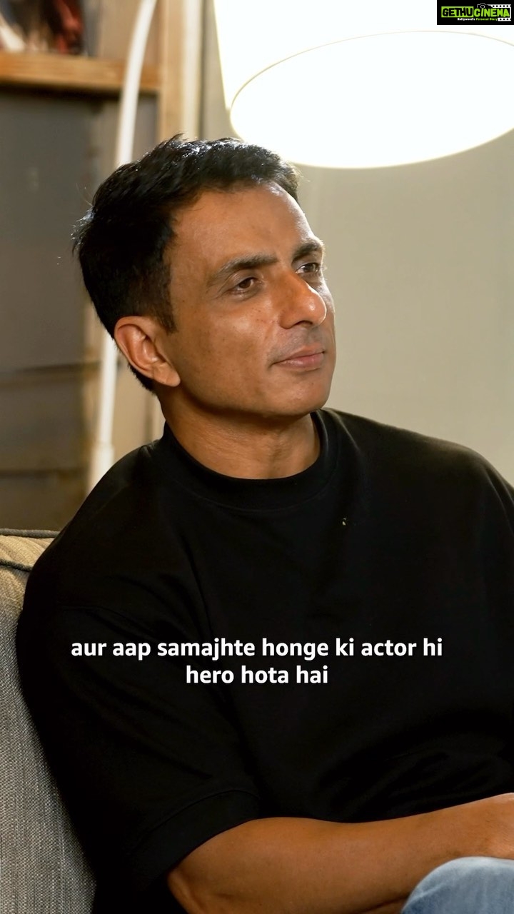 Sonu Sood Instagram - Desh ki raksha karte hue joh apni poori life bita de, woh Rakshak hai baaki hum toh sirf darshak hai ab samjhe, ki #RakshakHiHeroHai? dekhiye aise hi ek #Rakshak, Lt Triveni Singh ki kahaani on @amazonminitv woh bhi bilkul free. @varun.mitra @officialkanikamann @mrinal.navell @mrinalmrinal2 @chakdemohit @akshayindahouse @samkhan @aditya_pittie @juggernaut_in10 #RakshakOnAmazonminiTV
