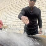 Sonu Sood Instagram – भटूरे और दोसे की फ्रैंचाइज़ चाहिये तो तुरंत संपर्क करें। 😂
#supportsmallbusiness