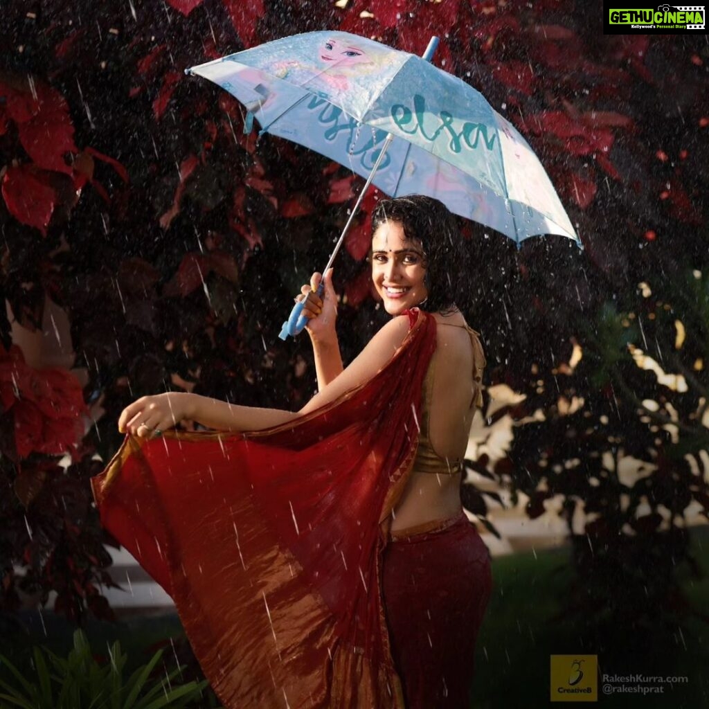 Sony Charishta Instagram - "when sunshine meets rain#"🌧 @rakeshprat @thenawabsgarden . . . . . #explorepage✨ #print #exploremore