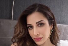 Sophie Choudry Instagram - Of selfies & desserts😍 #summervibes #london #dessertqueen #selfietime #sophiechoudry #sugarrush London, Unιted Kingdom