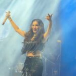 Sophie Choudry Instagram - When the audience gives you that insane energy🔥🎤 🤩 #giglife #sophielive #dummaarodum #bollywoodsongs #retro #whatanight #gratitude #lovewhatido