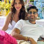 Sophie Choudry Instagram - Picnics in the park💕 #London #summertime Tku Shaz & Shayan.. as always the most incredible hosts💕 #london #vacaymode #picnic #sophiechoudry #summering Grosvenor Square