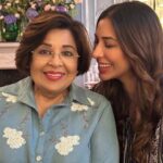 Sophie Choudry Instagram - Happy birthday to my world… love you so much Mama. All of us together on your bday after so many years… Wish you all the happiness and health in the world. You are our everything❤️❤️❤️ #happybdaymama #mamasgirl #london MiMi Mei Fair