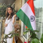 Sophie Choudry Instagram - वन्दे मातरम 🧡🤍💚 May we all strive for what our forefathers fought for; freedom, equality, respect, unity. Happy Independence Day🇮🇳 #independenceday #india #jaihind