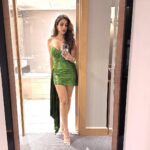 Sophie Choudry Instagram - 🥑💚🫑 HMU @ambereenyusuf Earrings @azotiique #greengoddess #londonnights #styleinspo #retrofete #beautyinspo #sophiechoudry #partylook #mirrorselfie London, United Kingdom