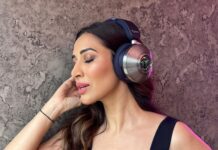 Sophie Choudry Instagram - The Dyson Zone has finally arrived in India🎧 I cannot even begin to explain how much I love them! For someone who is in the music industry, this is a blessing in disguise 😍 The audio quality is phenomenal and the advanced noise cancelling feature is noteworthy! Also, the battery life is insane- goes upto 50 hours once fully charged to ensure an unforgettable musical experience!! #dysonzone #dysonindia #gifted