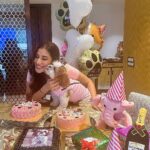 Sophie Choudry Instagram - Pink party for my princess!! Happy bday my Tia… You are our jaan, our world and we love you soooooo much!! May you be always be blessed with good health, your fave treats & trips to the mall😘😘💕💕🧿🧿🧿 Thank you Pooj for making her fave cake as always! @poojadhingra 💕💕 Also got foil balloons instead of single use plastic. Trying to do our bit💕💕 #mybabysbirthday #tiachoudry #dogmom #shihtzu #shihtzusofinstagram #bdaygirl #pinkparty #sophiechoudry