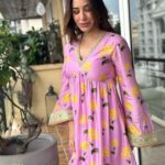 Sophie Choudry Instagram - Sweet like honeycomb 🍯💜 Love this look @houseofmasaba #prettiness #desigirl #masaba #houseofmasaba #styleinspo #sophiechoudry
