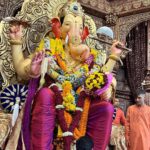 Sophie Choudry Instagram - Ganpati Bappa Morya🙏🏼❤️ Beautiful day, beautiful Darshan!#grateful #blessed #ganpati #lalbaughcharaja #newbeginnings Lal Baugh Cha Raja- Mumbai