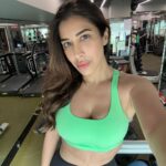 Sophie Choudry Instagram - Why should motivation only be for Mondays?🤓💪🏼 Getting my fitness back one day at a time after that crazy viral knocked me out for a month!! Let’s go!!! #midweekmotivation #pilatesgirl #fitnessgoals #sophiechoudry YKBI Offcial