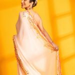 Sophie Choudry Instagram - Happiness is saris & modaks💛 #ganeshchaturthi #ganpati Outfit @gopivaiddesigns HMU @harryrajput64 📸 @ishanzaka #sari #pastelprettiness #styleinspo #desigiril #happiness #sophiechoudry