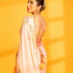 Sophie Choudry Instagram – Happiness is saris & modaks💛
#ganeshchaturthi #ganpati

Outfit @gopivaiddesigns 
HMU @harryrajput64 
📸 @ishanzaka 

#sari #pastelprettiness #styleinspo #desigiril #happiness #sophiechoudry