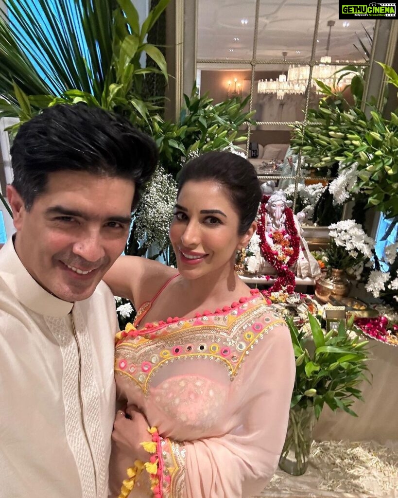 Sophie Choudry Instagram - Happy Ganesh Chathurthi! May you and your loved ones be blessed with happiness & prosperity💕🙏🏼 #ganpati #ganeshchaturthi