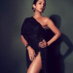 Sophie Choudry Instagram - Steppin into the week like….. Outfit @shivanandnarresh Makeup @divyachablani15 Hair @loicindia Earrings @yogeshjasnaniofficial 📸 @visualaffairs_va Styling/coord @tanimakhosla Tku all of you for this amazing look!! #blackgown #legsfordays #redcarpetstyle #styleinspo #shivanandnarresh #beautyinspo #sophiechoudry #fitnessgoals