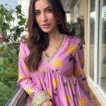 Sophie Choudry Instagram - Sweet like honeycomb 🍯💜 Love this look @houseofmasaba #prettiness #desigirl #masaba #houseofmasaba #styleinspo #sophiechoudry