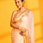 Sophie Choudry Instagram - Happiness is saris & modaks💛 #ganeshchaturthi #ganpati Outfit @gopivaiddesigns HMU @harryrajput64 📸 @ishanzaka #sari #pastelprettiness #styleinspo #desigiril #happiness #sophiechoudry