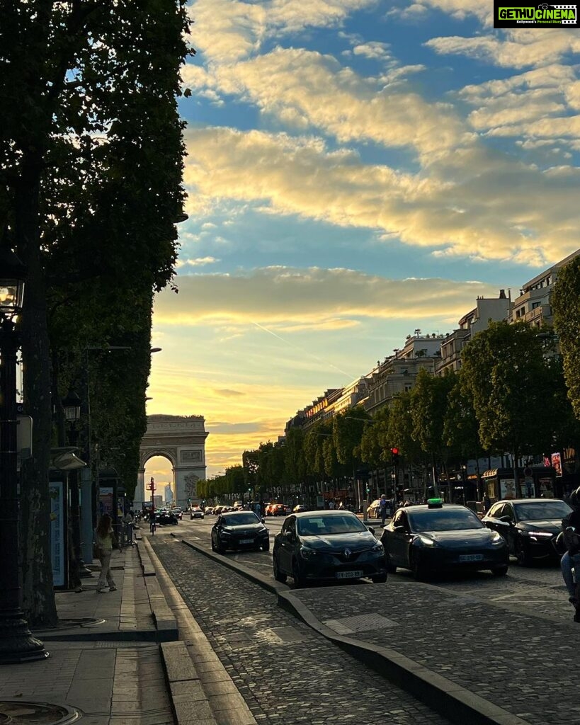 Sophie Choudry Instagram - Une seule nuit✨ #Paris #summer #aneveninginparis #takemeback #tbt #eiffeltower #latoureiffel #laseine #traveldiaries ##parisisalwaysagoodidea #sophiechoudry Paris , The City Of Love