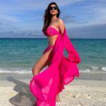 Sophie Choudry Instagram - Cos she’s got a bit of both🤓😍 #barbie #oppenheimer #trending #sophiechoudry #barbiecore