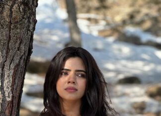 Soundariya Nanjundan Instagram - 🩷🩷 #hayyoda #jawan 🎥 - @karthikha_photography 🌸 🌸 #JoshMeinAaja @officialjoshapp @joshapp.tamil 🌸 🌸 #soundariyananjundan #kashmir #cinderella #instagram #reels #reelsinstagram #trending #india #destination #snow #winter #nature #mountains #photography #travel #mountain #love #naturephotography #winterwonderland #photooftheday #instagood #adventure #travelphotography #ice #picoftheday #beautiful #sky Kashmir
