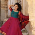 Soundariya Nanjundan Instagram - It's a perfect salwar day❤️ . Outfit- @instorefashions 📸- @kavinilavan_filmmaker . . . . . . #soundariyananjundan #photo #salwar #salwarsuits #indian #fashion #flowers #followforfollowback #like #instadaily #outfit #indianwear #ethnicwear #actor #actress #blogger #style #instadaily #outfitinspo #instagram #instalike #indianfashion #instapic #traditional #likesforlike #instagood #india #kollywood #like #instagram #instaphoto #photography #ootd