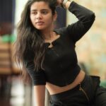 Soundariya Nanjundan Instagram - Currently daydreaming....🎶 📸- @camerasenthil #nomakeuplook 🌟 🌟 🌟 🌟 🌟 #soundariyananjundan #ootd #instagram #instagood #love #like #follow #photography #photooftheday #instadaily #likeforlikes #picoftheday #fashion #instalike #beautiful #followforfollowback #outfit #art #photo #black #followｍe #smile #happy #insta #nature #style #life #india #likeforfollow