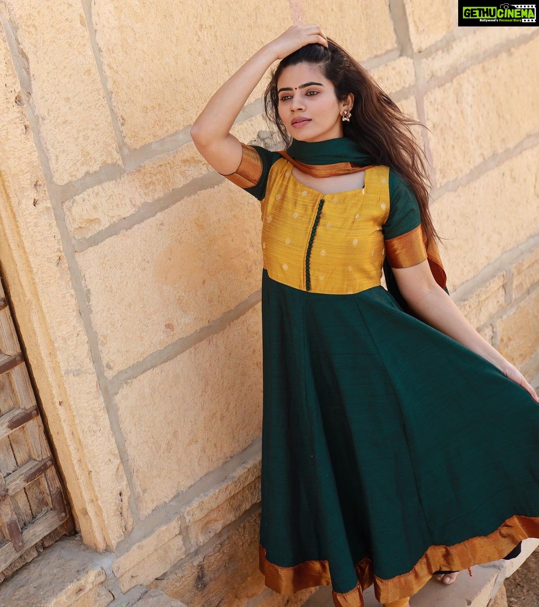 Soundariya Nanjundan Instagram - It's a perfect salwar day❤️ . Outfit- @instorefashions 📸- @kavinilavan_filmmaker . . . . . . #soundariyananjundan #photo #salwar #salwarsuits #indian #fashion #flowers #followforfollowback #like #instadaily #outfit #indianwear #ethnicwear #actor #actress #blogger #style #instadaily #outfitinspo #instagram #instalike #indianfashion #instapic #traditional #likesforlike #instagood #india #kollywood #like #instagram #instaphoto #photography #ootd