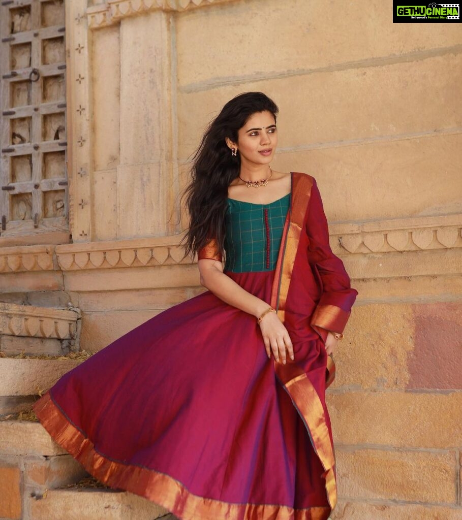 Soundariya Nanjundan Instagram - It's a perfect salwar day❤️ . Outfit- @instorefashions 📸- @kavinilavan_filmmaker . . . . . . #soundariyananjundan #photo #salwar #salwarsuits #indian #fashion #flowers #followforfollowback #like #instadaily #outfit #indianwear #ethnicwear #actor #actress #blogger #style #instadaily #outfitinspo #instagram #instalike #indianfashion #instapic #traditional #likesforlike #instagood #india #kollywood #like #instagram #instaphoto #photography #ootd
