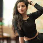 Soundariya Nanjundan Instagram - Currently daydreaming....🎶 📸- @camerasenthil #nomakeuplook 🌟 🌟 🌟 🌟 🌟 #soundariyananjundan #ootd #instagram #instagood #love #like #follow #photography #photooftheday #instadaily #likeforlikes #picoftheday #fashion #instalike #beautiful #followforfollowback #outfit #art #photo #black #followｍe #smile #happy #insta #nature #style #life #india #likeforfollow