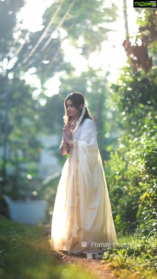 Sowmya Menon - 11.8K Likes - "ഏവര്ക്കും ഐശ്വര്യത്തിന്റെയും സമൃദ്ധിയുടെയും ഓണം ആശംസിക്കുന്നു"
🎥 @pranavcsubash_photography
🖥️ @abhishek.g_a
👗 @asthrafashionhub
Vocal:niranjana murali.dharan
Keys&mixing:@akhil_jifroom
Location - Arattupuzha
#HappyOnam #onamfestival