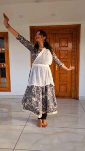 Sowmya Menon Instagram - 💃💃
Dedicating this post to all of those who have been asking me to do a dance reel❤️❤️🦋🦋
#skr #dancereels #dancer #actorslife