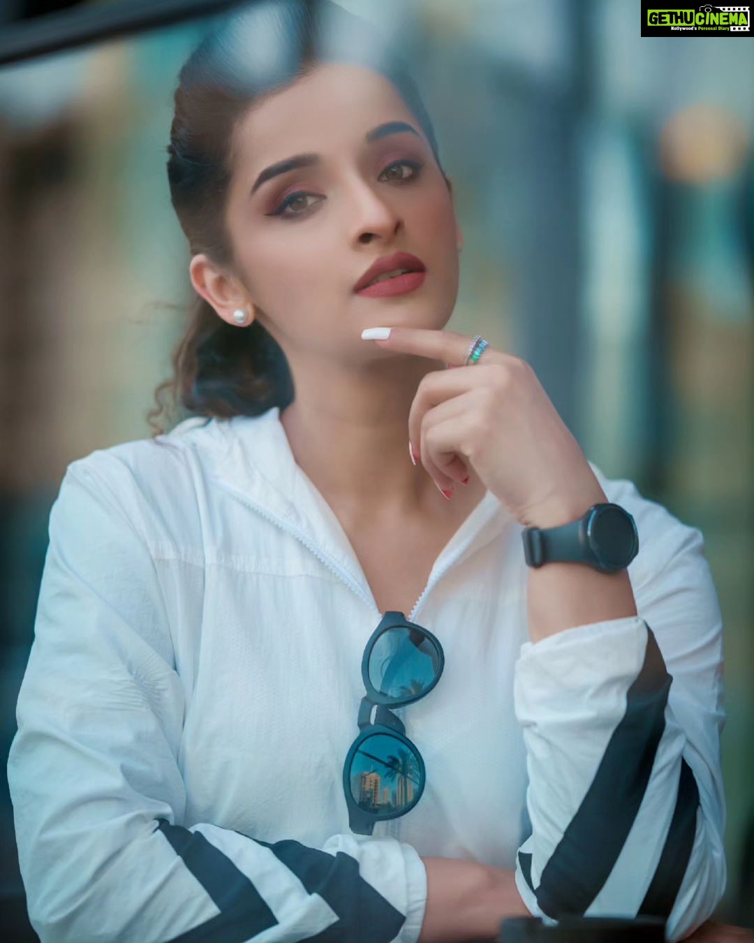 Sowmya Menon - 11.5K Likes - Aspiring beam of love and light 🦋✨❤️
📷 @vibethinks
💄 @alsaa_beauty
#Hisprincess #shootdays #actorslife