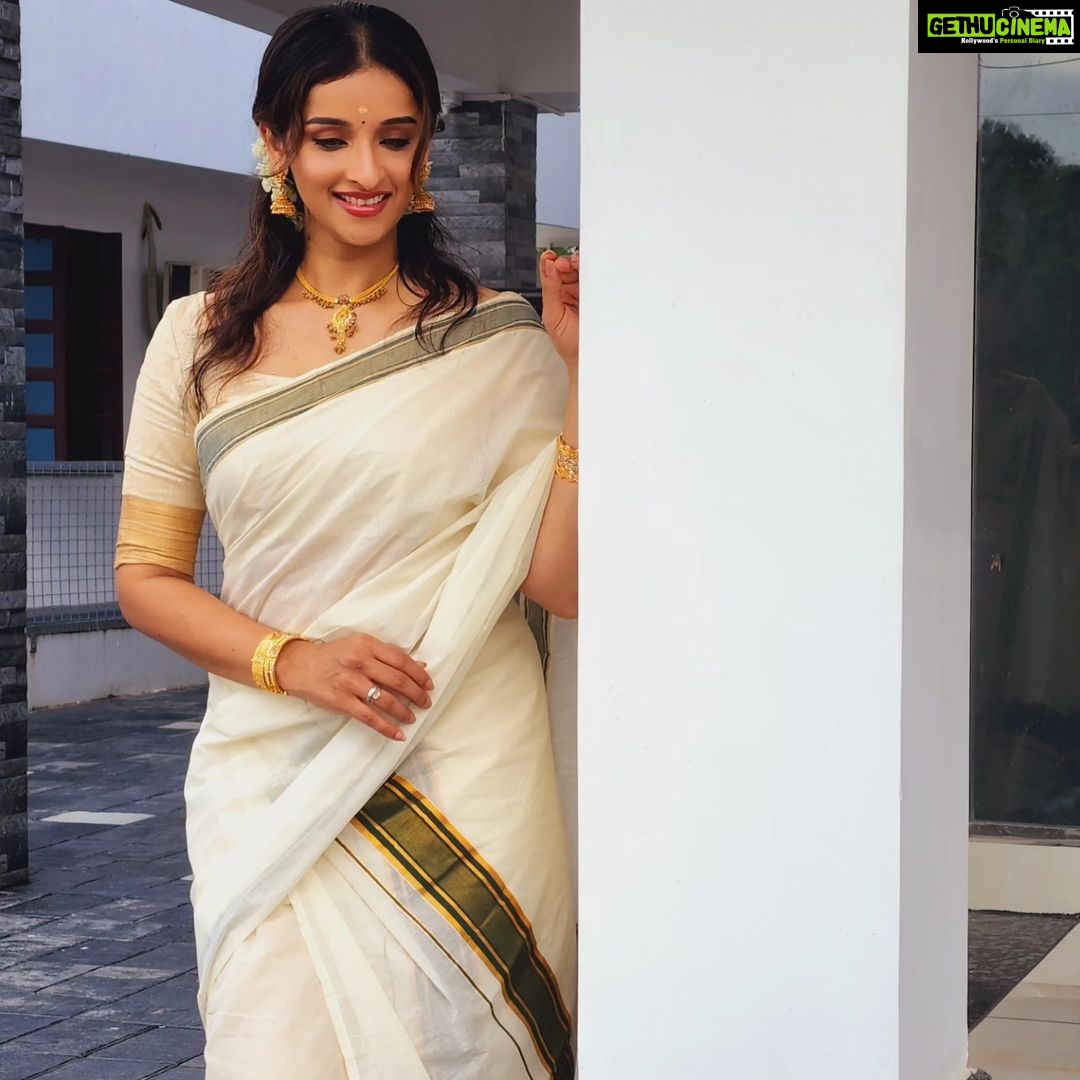 Sowmya Menon - 12.5K Likes - May the divine blessings of Lord Ganesha bring you eternal bliss, prosperity, and good health. I wish you all a very blessed and divine Ganesh Chaturthi and a joyous Atham Onam! ❤️🌸🌻♾️🦋
#HappyAtham #GaneshChaturthi #GanpatiBappaMorya