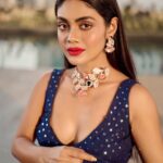Sreejita De Instagram – Covered in glitter! ✨

Wearing @fittingroomcouture 
Jewellery @muskaan_designer_jewellery 
Styled by @ashnaamakhijani 
Shot by @ashish_sawant__ 

#fashion #indianwear #sreejitade