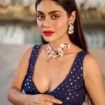 Sreejita De Instagram - Covered in glitter! ✨ Wearing @fittingroomcouture Jewellery @muskaan_designer_jewellery Styled by @ashnaamakhijani Shot by @ashish_sawant__ #fashion #indianwear #sreejitade