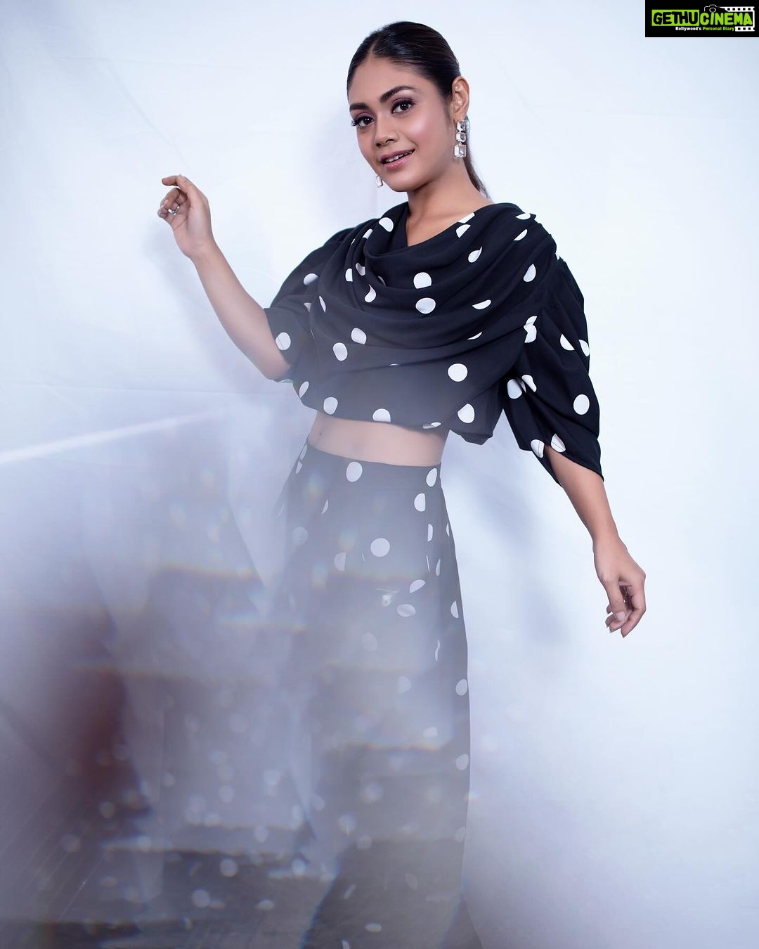Sreejita De Instagram - Get inspired and inspire others π Outfit @barrooni.in Styling @littlepuffsofhappiness @styleitupwithraavi PR @mad.micron MUA @akenkshadhal Photographer @potraitdeewana #photoshoot #instaphoto #instagram #instagood #fashion #instadaily #instafashion #photography #sreejitade