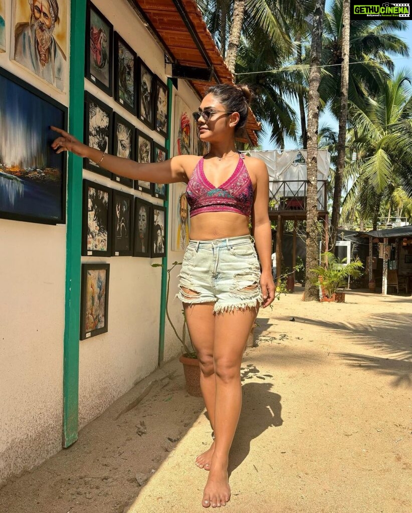 Sreejita De Instagram - Feeling golden ✨☀️🏝️ 📸 My Hubbs @michael_b.p ❤️ #goa #palolembeach #youandme #beachlife #beachday #sunandsand #tan #sunshine #instagram #instagood #sreejitade