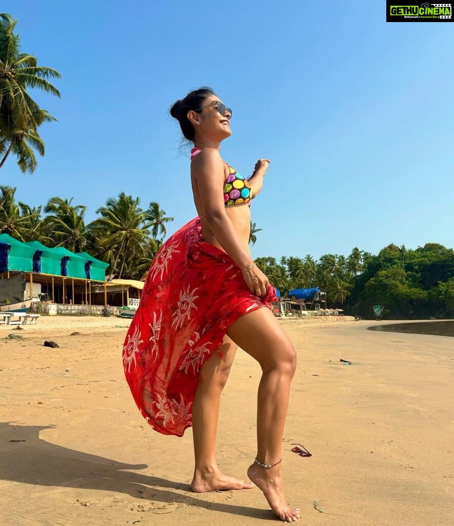 Sreejita De Instagram - Surrendering to the beauty of nature. 🌊☀️🏝️ 📸 @michael_b.p ❤️ #liveyourlife #loveyourself #goa #beachlife #bikini #waterbaby #wifey #tanned #sreejitade