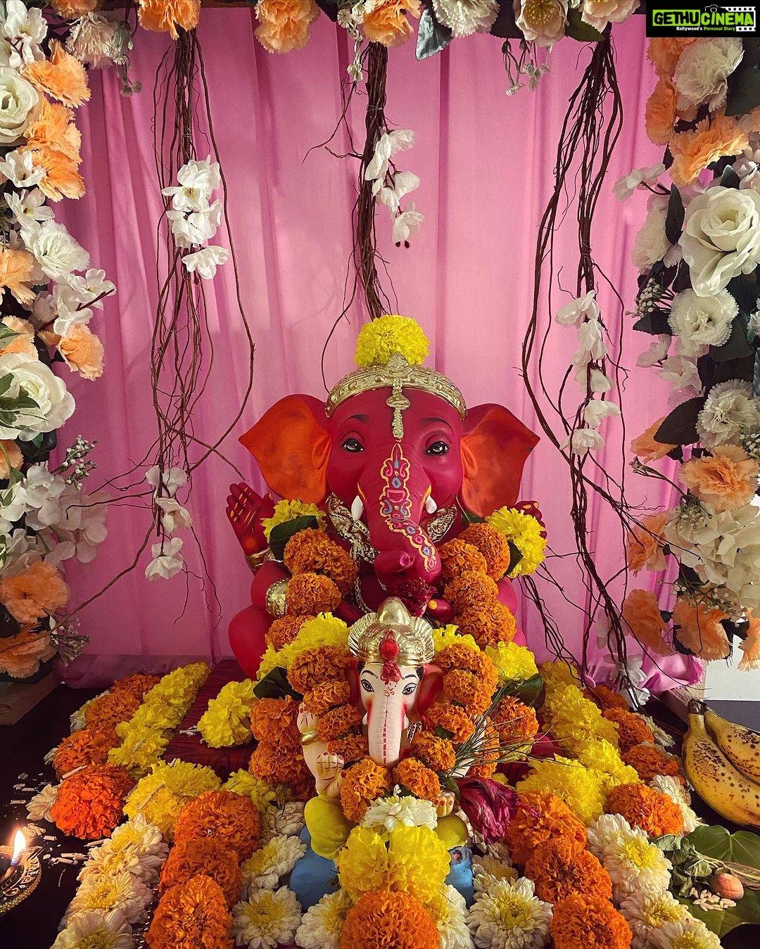Sreejita De Instagram - Om Ganeshay namah ποΈππΌπ§Ώβ€οΈ Wearing @springdiariesstore @oakpinionpr Earrings @kushalsfashionjewellery #ganpatibappamorya #ganpati #festive #indian #indianwear #festivemood #instamood #instagram #sreejitade