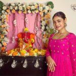 Sreejita De Instagram - Om Ganeshay namah 🕉️🙏🏼🧿❤️ Wearing @springdiariesstore @oakpinionpr Earrings @kushalsfashionjewellery #ganpatibappamorya #ganpati #festive #indian #indianwear #festivemood #instamood #instagram #sreejitade